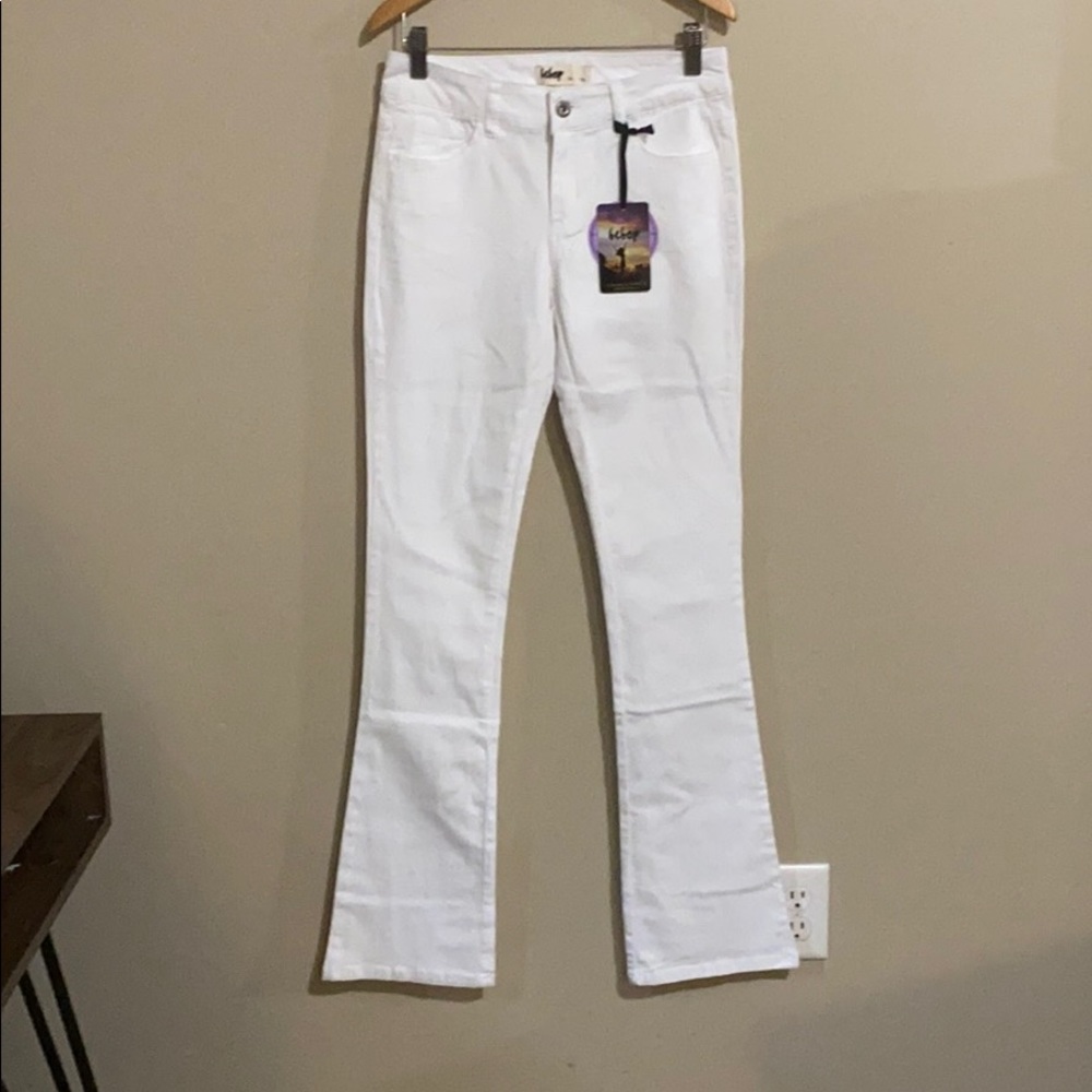 NWT Juniors White Bebop Flare Jeans Size 1
